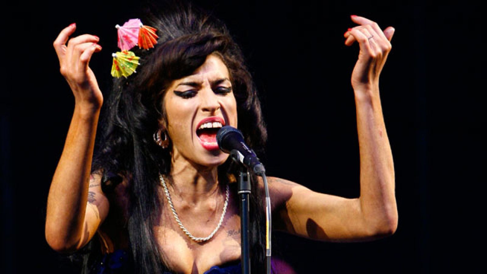 La cantante Amy Winehouse muere en su casa de Londres a los 27 años