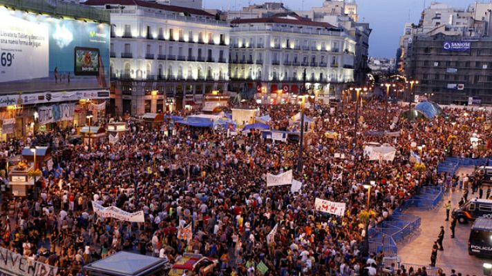 Telediario 1 - Los 'indignados' en Sol
