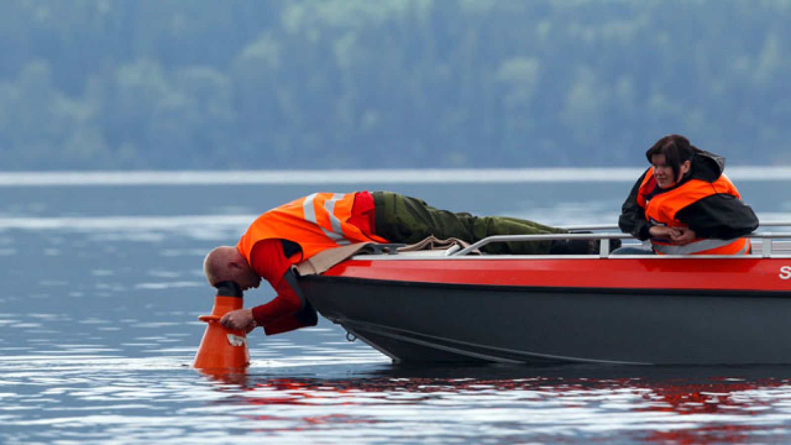 Primeras críticas a la actuación policial en la masacre noruega