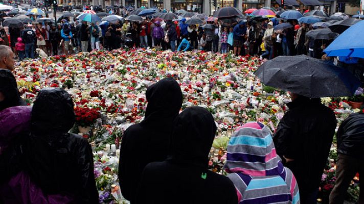 Telediario 1 - Telediario 2 en 4' - 24/07/11