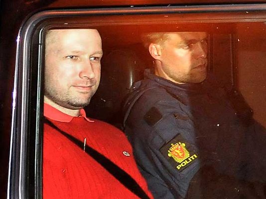 La tarde en 24h - El autor confeso de la matanza de Noruega afirma que tiene "otras dos células"