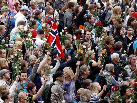  - Oslo homenajea a las víctimas de la brutal matanza