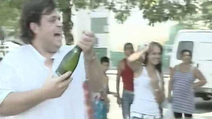 Telediario 1 - El sorteo de la ONCE deja 1,7 millones de euros en el barrio de Las Tres Mil Viviendas en Sevilla