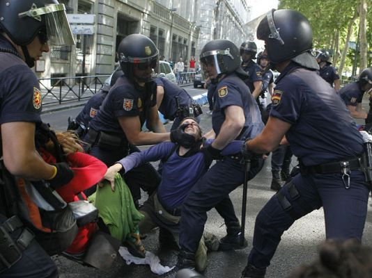 Telediario 1 - Convocatoria 15M en Banco de España