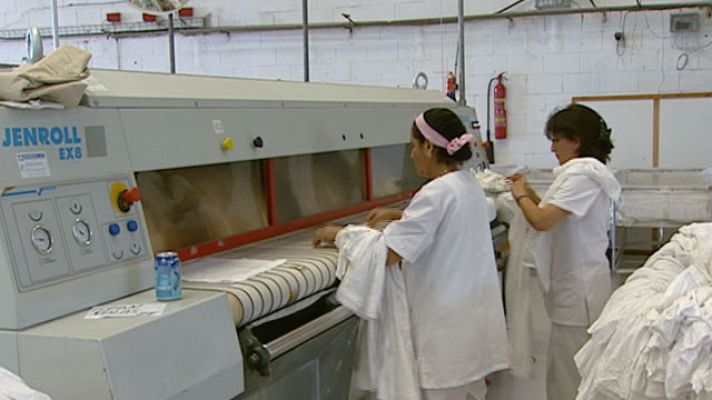 Telediario 1 - Sube el sector servicios