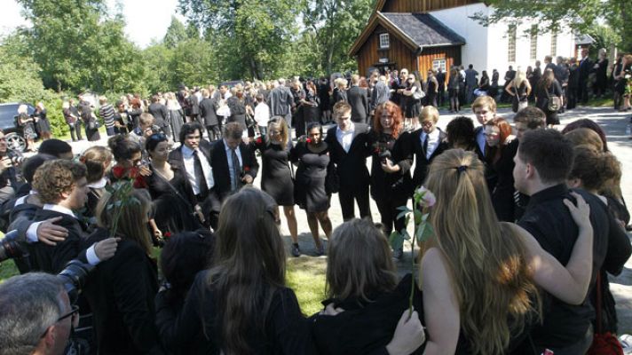 Telediario 1 - Víctimas del atentado de Oslo