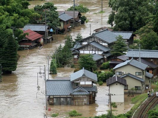 Informativo 24h - Un muerto y cinco desaparecidos por lluvias torrenciales en el norte de Japón
