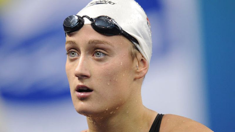 España se despide de los Mundiales de natación con las 6 medallas de sincro. Aschwin Wildeboer, en la final de 50 espalda, y Mireia Belmonte, en los 400 estilos, han quedado cuartos. Última jornada que nos deja un nuevo récord del mundo y el quinto o