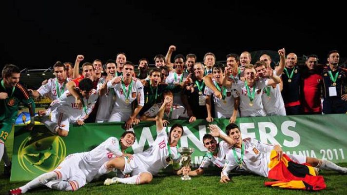 Telediario 1 - El futuro de la 'Roja', asegurado