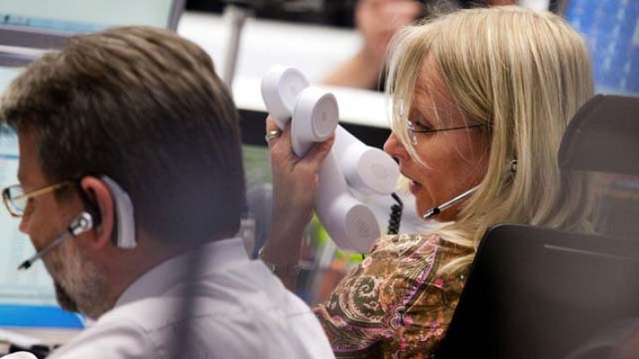 Informativo 24h - La prima de riesgo española ronda los 400 puntos y las Bolsas siguen con pérdidas