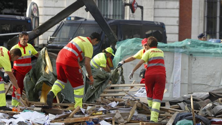 Telediario 1 - Desalojo de acampadas del 15 M