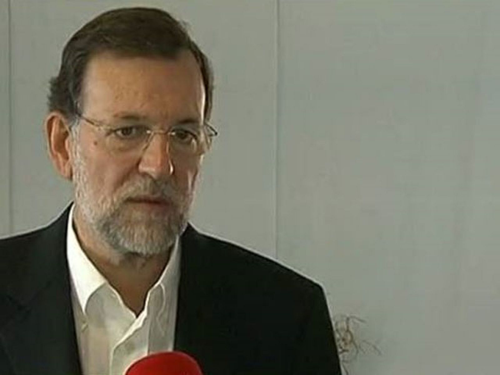 Zapatero habla con los responsables políticos de la oposición sobre la presión de los mercados