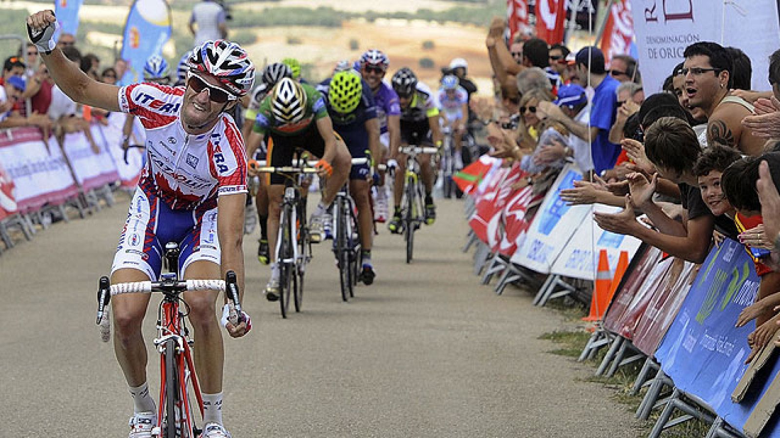 El corredor del Katusha se ha impuesto en la penúltima etapa de la Vuelta a Burgos, que sigue comandando su compañero 'Purito' Rodríguez.