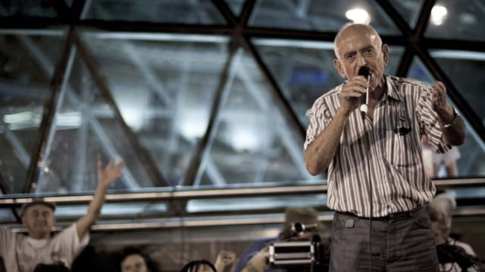 La asamblea del 15-M propone crear un partido asambleario para promover el voto nulo en las elecciones del 20-N - Informativo 24h | Ver