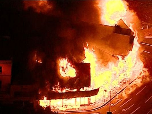  - Edificios ardiendo en el sur de Londres