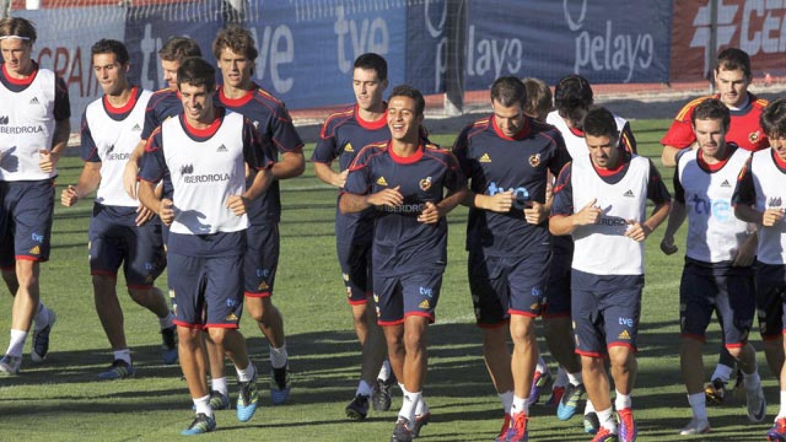 El buen ambiente de la concentración previa al amistoso Italia - España permite ver imágenes curiosas como la que nos deja el reciente campeón de Europa sub 21, de vuelta con la absoluta