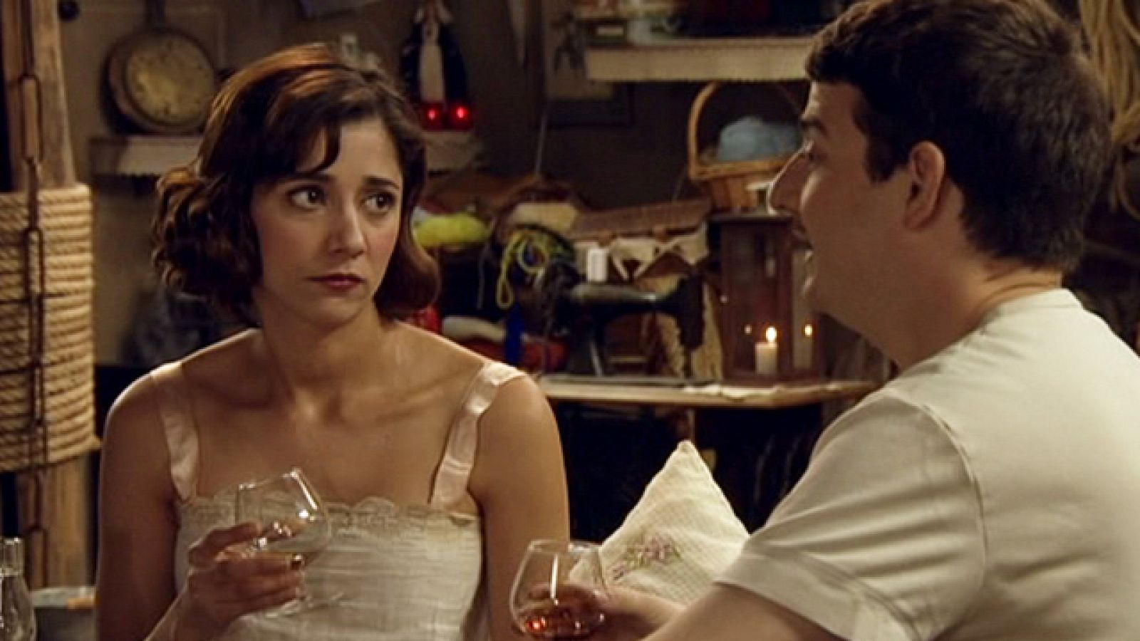 Plaza de España - Minuto de oro Capítulos 5 y 6 - Plaza de España | Ver