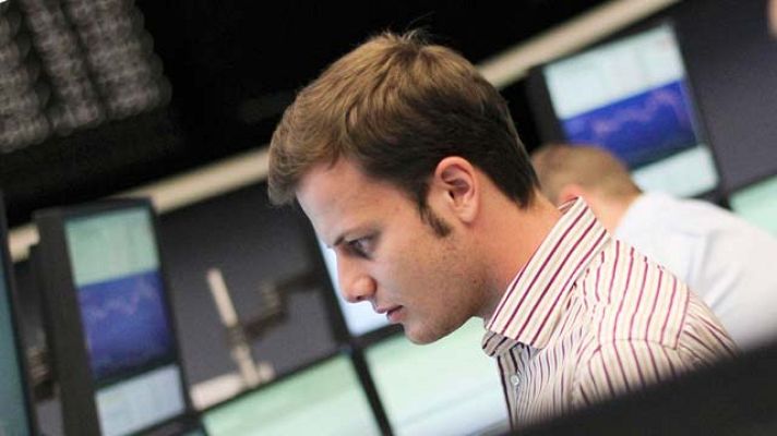 Informativo 24h - Las bolsas frenan sus descendos tras vivir una jornada de pánico