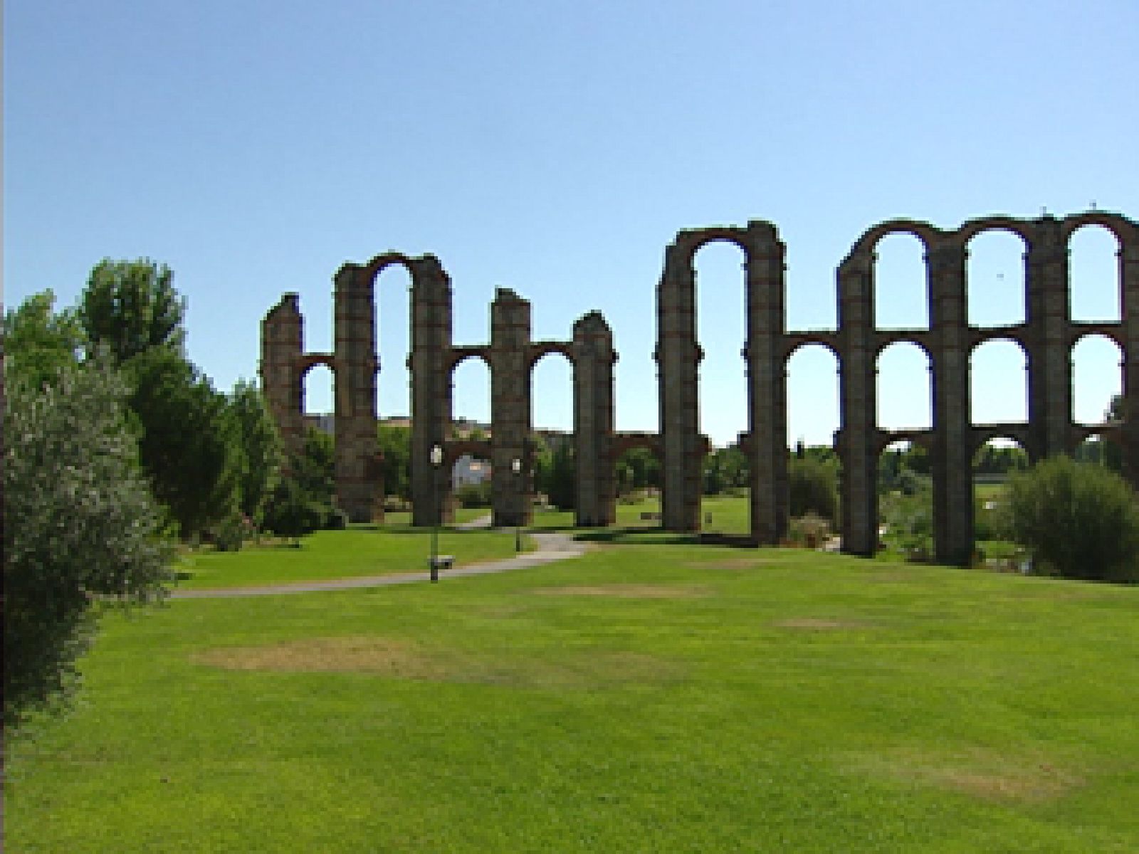 Temperaturas altas en Andalucía y viento fuerte en Girona y Galicia