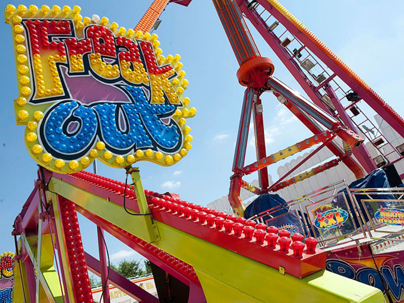 Suspenden las fiestas en Villacañas tras la muerte de tres jóvenes en una atracción de feria | Ver