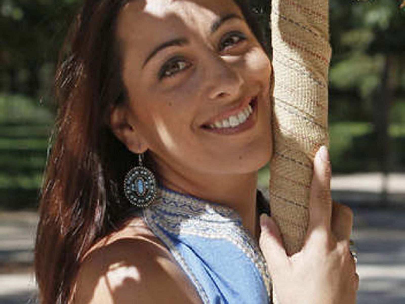 La canción de verano en La India es una rumba flamenca.... Se llama "Señorita" y la canta María del Mar Fernández, una gaditana de 32 años. La canción está en la banda sonora de "Solo se vive una vez", una película que cuenta las vacaciones de un gr