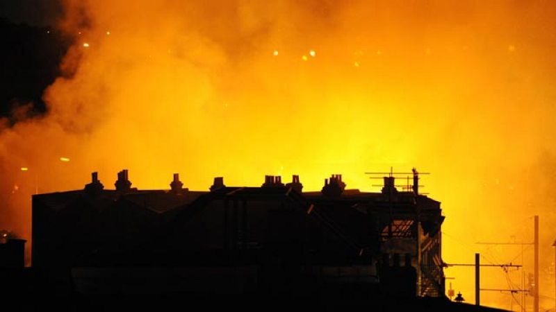 Los graves disturbios de Londres provocan la suspensión del amistoso de la selección 'pross' contra Holanda y cuatro partidos de la Carling Cup