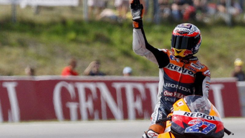 Stoner abre distancias con Lorenzo