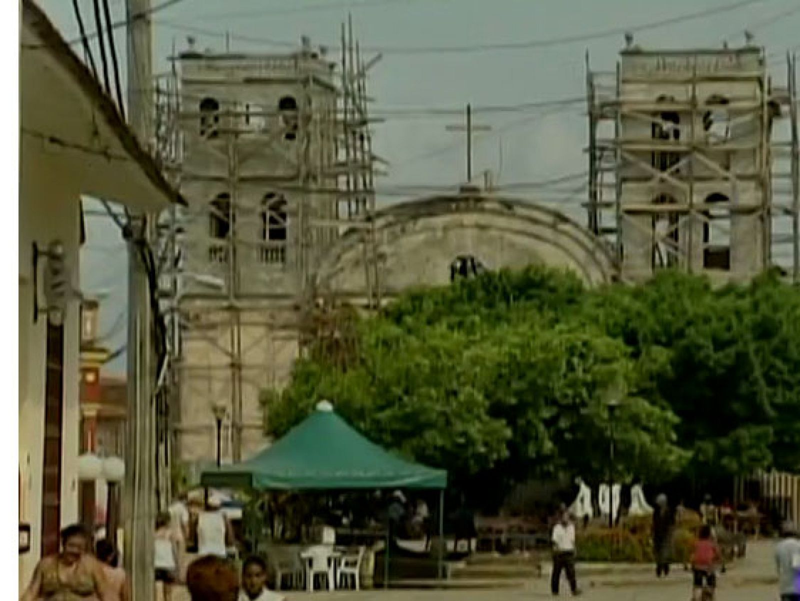 Baracoa, la primera ciudad que Cristobal Colón fundó en Cuba, cumple hoy 500 años. Llegó a ser la capital de la isla y ahora las autoridades tratan de rescatarla del olvido mediante un complicado y costoso proceso de reconstrucción.