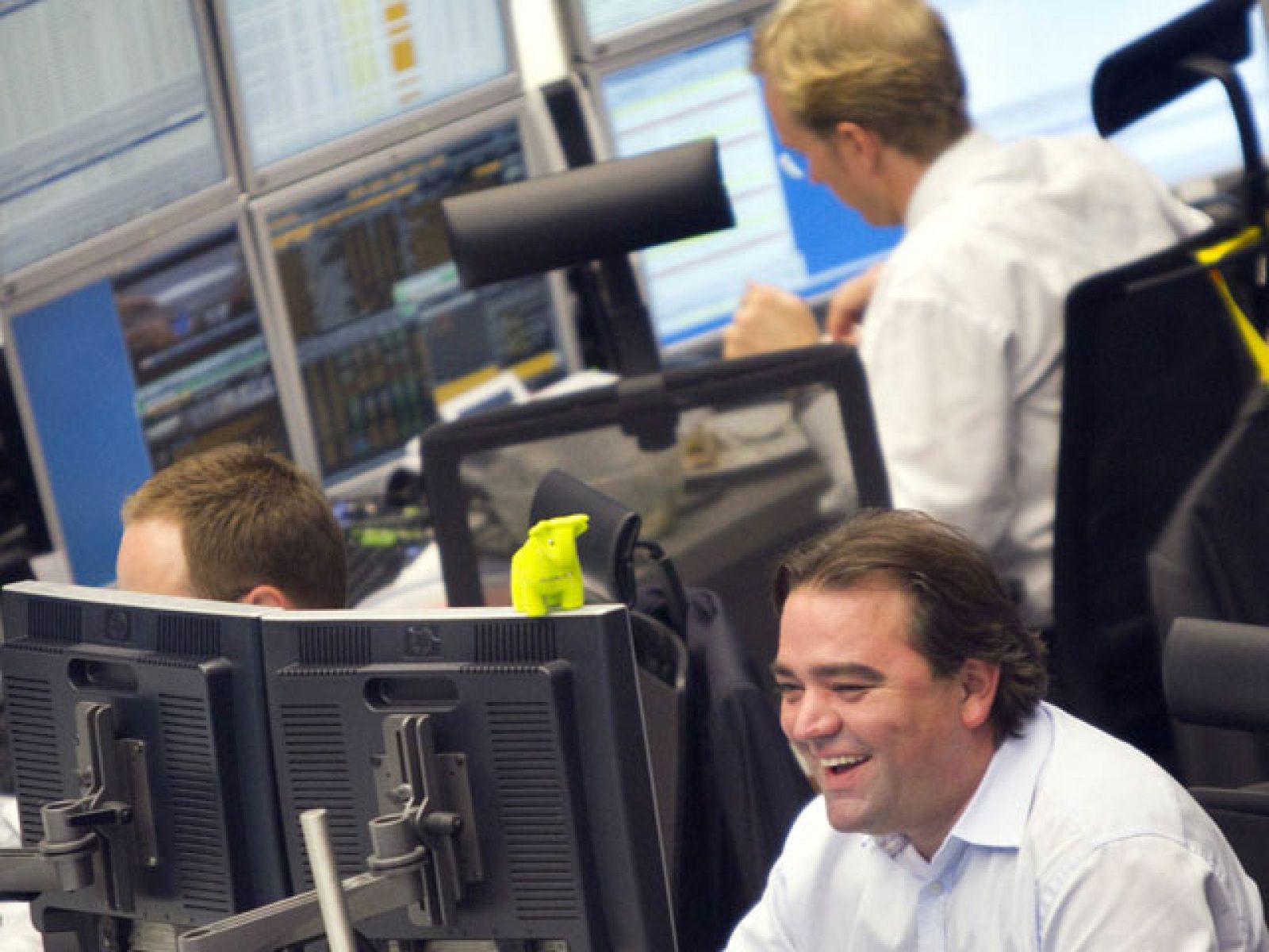 Las bolsas combinan ligeras pérdidas y ganancias, tras las propuestas de Merkel y Sarkozy