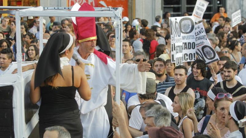 Peregrinos y laicos se encaran en Sol