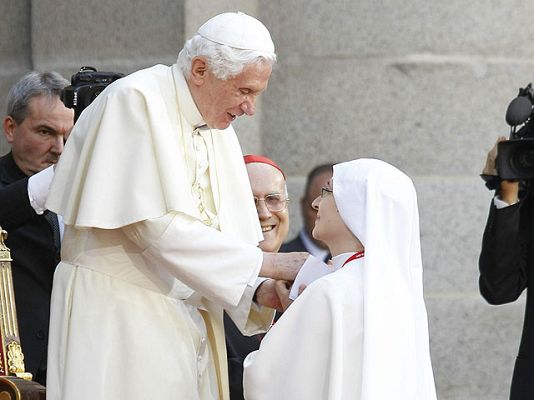 Telediario 1 - Benedicto XVI visita El Escorial
