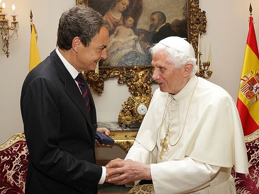  - Zapatero y el papa conversan sobre la crisis economica