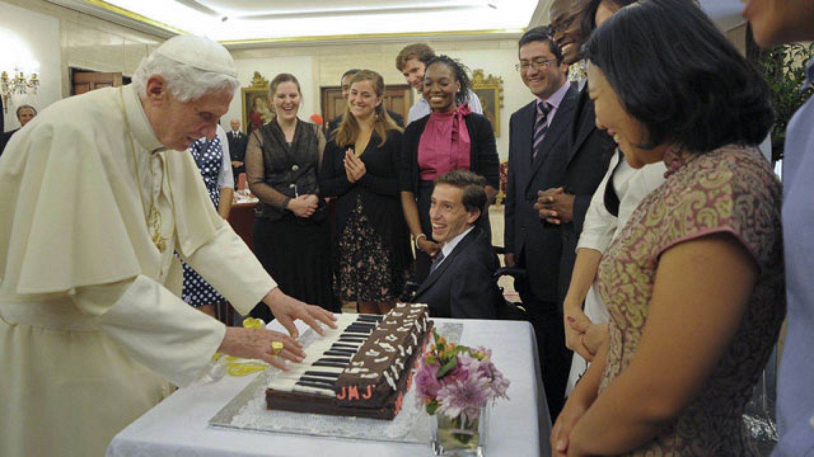 Doce jóvenes han podido almorzar con el papa
