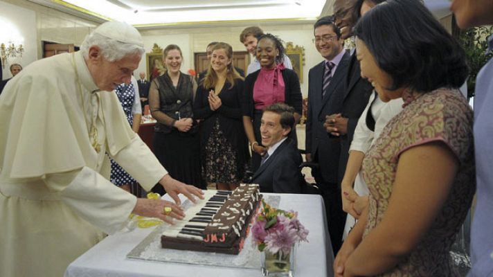  - Doce jóvenes han podido almorzar con el papa