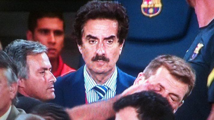 Telediario 1 - 'El del bigote' arrasa en la red