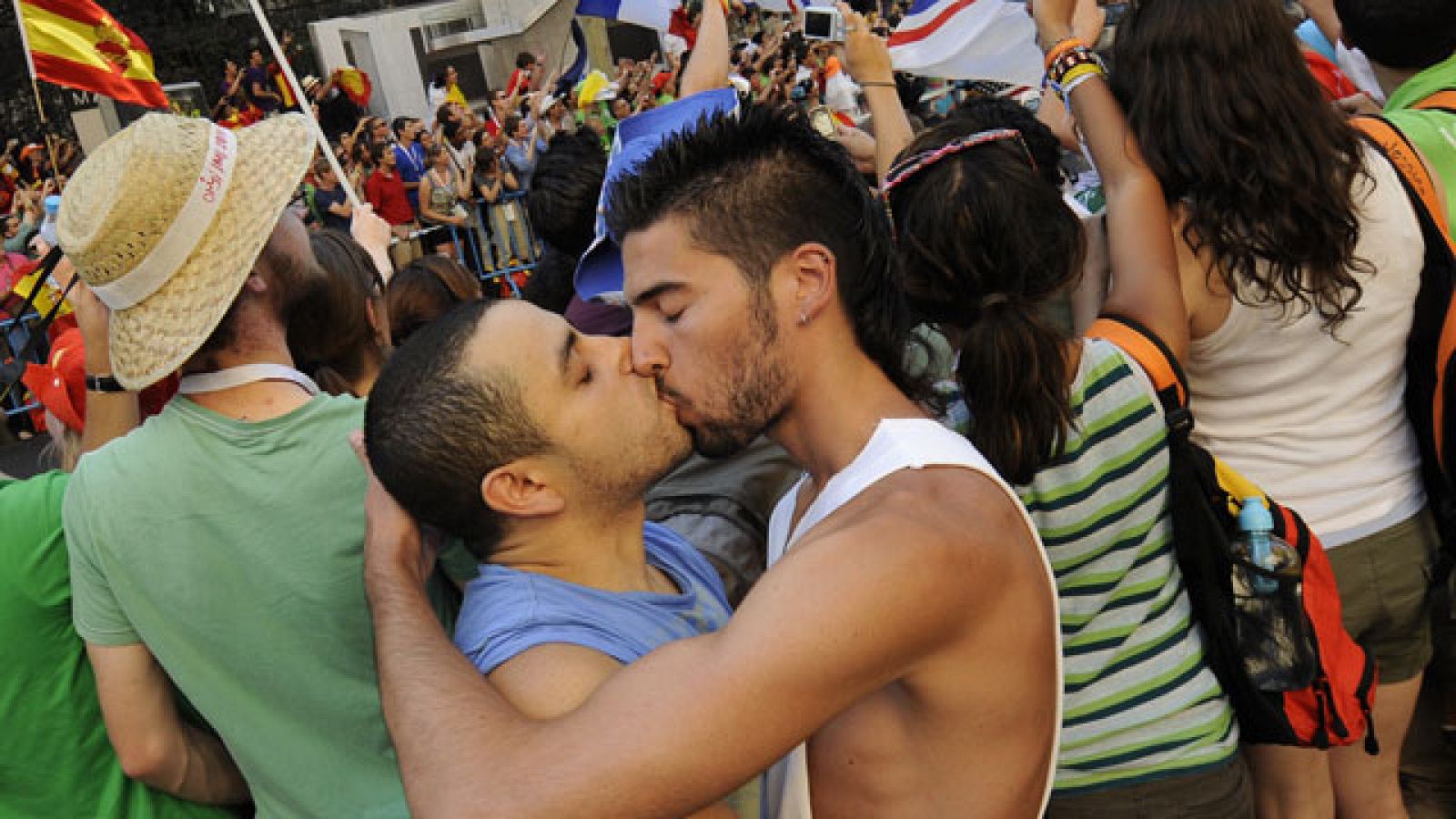 Concentración en Madrid a favor de la variedad de familias
