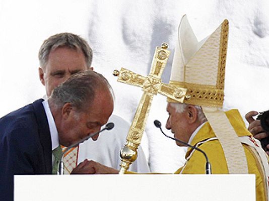 Telediario 1 - Los reyes asisten a la misa del papa de Cuatro Vientos