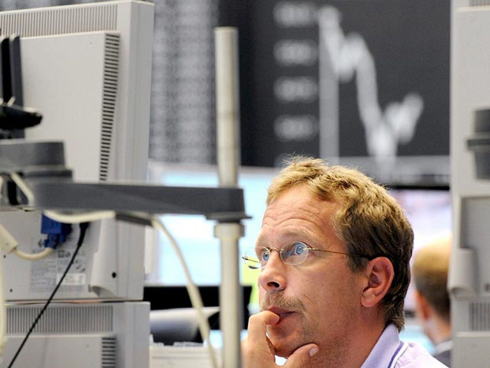 Las bolsas europeas rebotan y comienzan la semana en números verdes