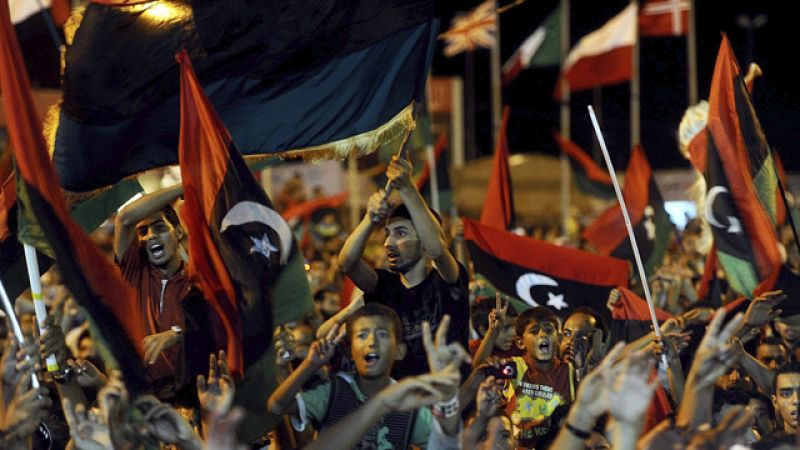 Los rebeldes libios celebran que ya controlan buena parte de Trípoli