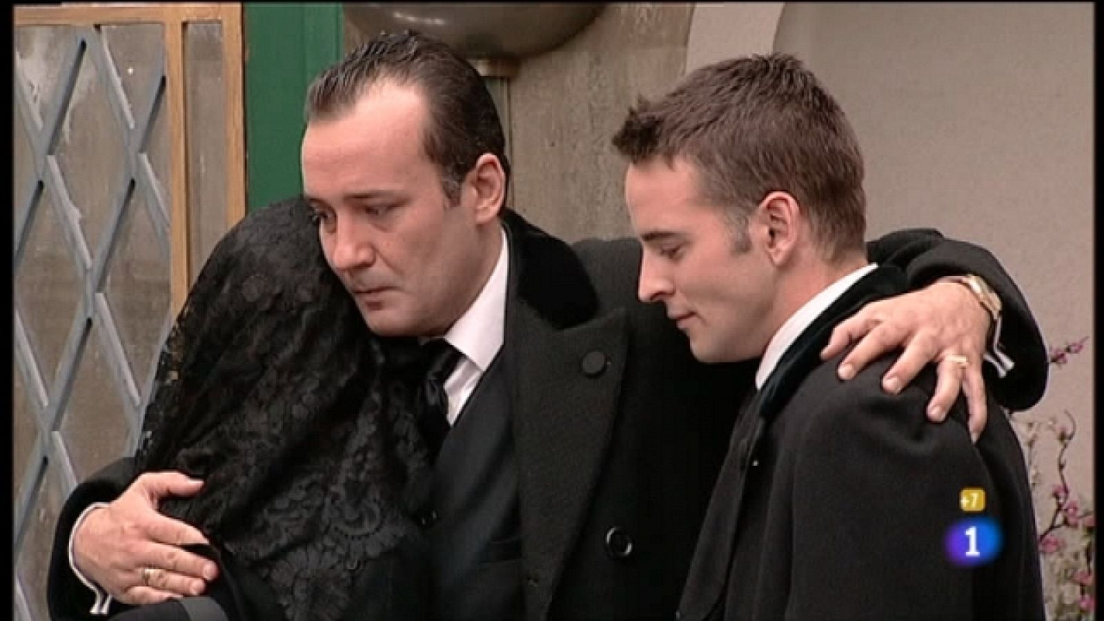 Amar en tiempos revueltos - T6 - Capítulo 252 - Se celebra el entierro de Eulalia - Ver ahora