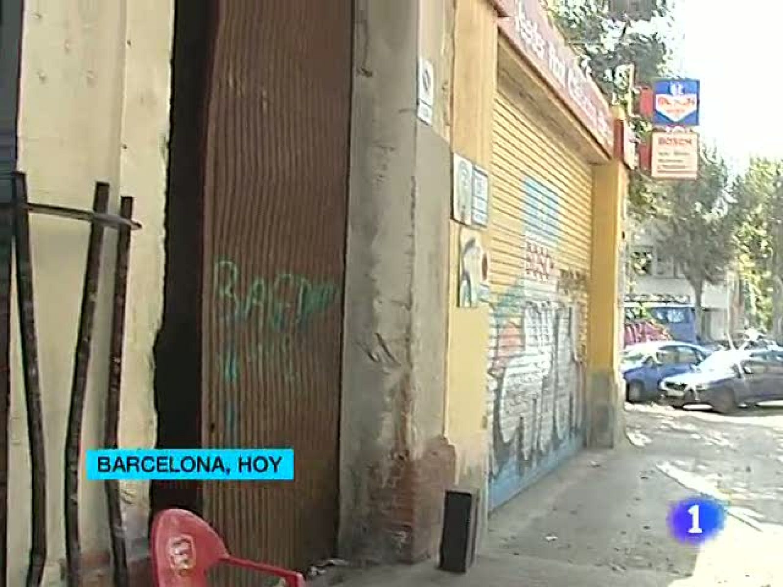 Un centenar de inmigrantes sobreviven en una nave en Barcelona