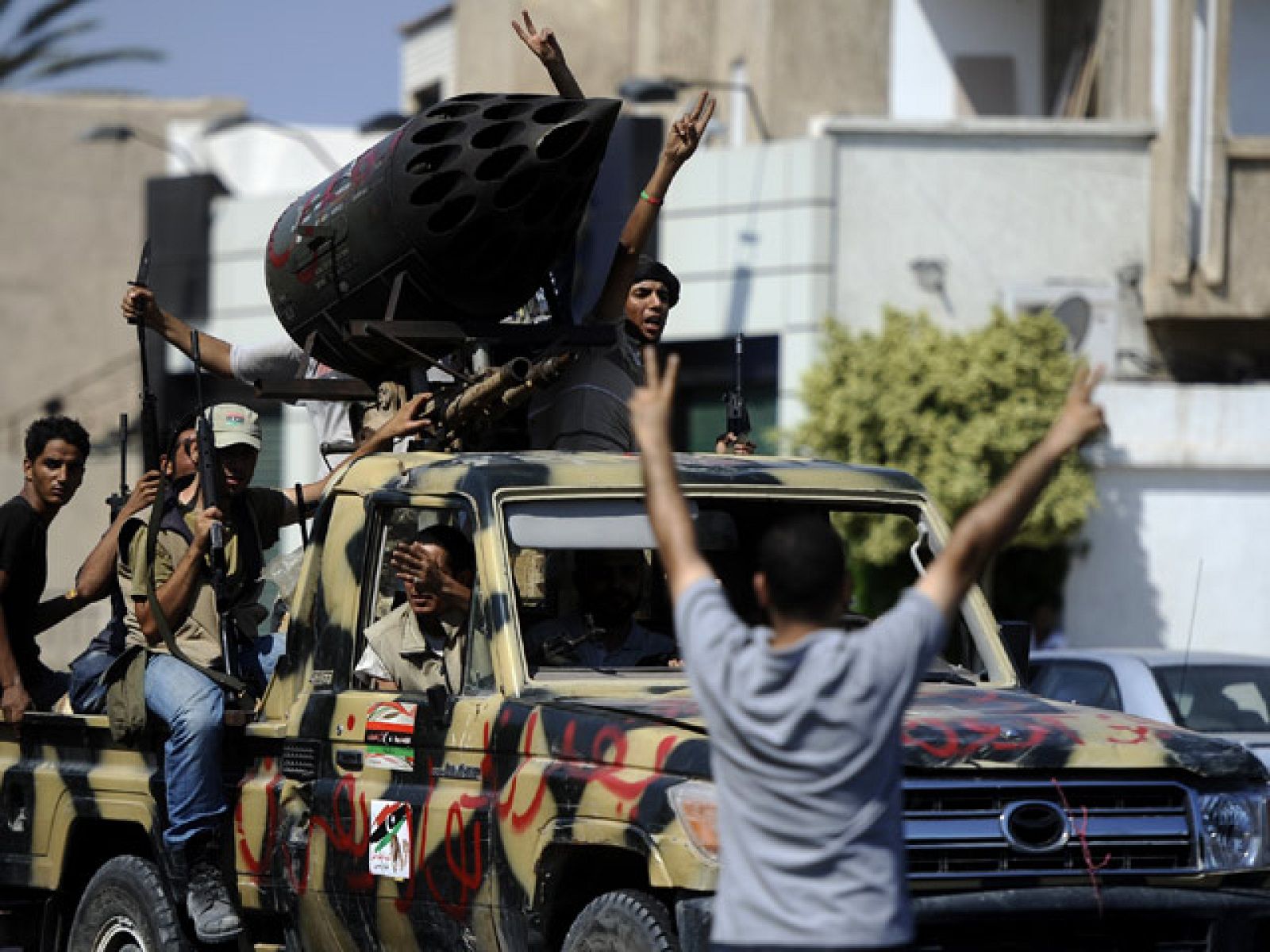 Violentos combates en la capital libia entre rebeldes y partidarios de Gadafi
