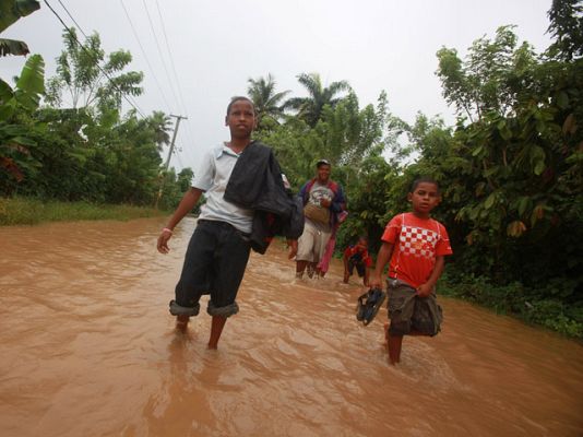Telediario 1 - El huracán Irene, de fuerza 2, se dirige a Bahamas y EE.UU.