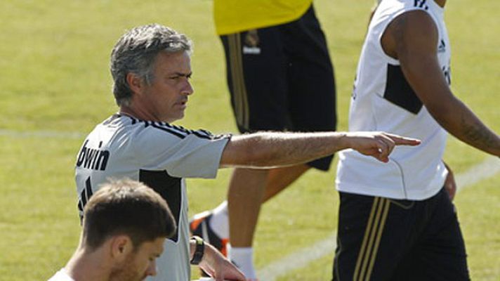 Telediario 1 - La afición apoya a Mourinho