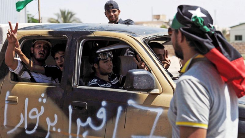 La OTAN está colaborando con los rebeldes libios para encontrar a Gadafi