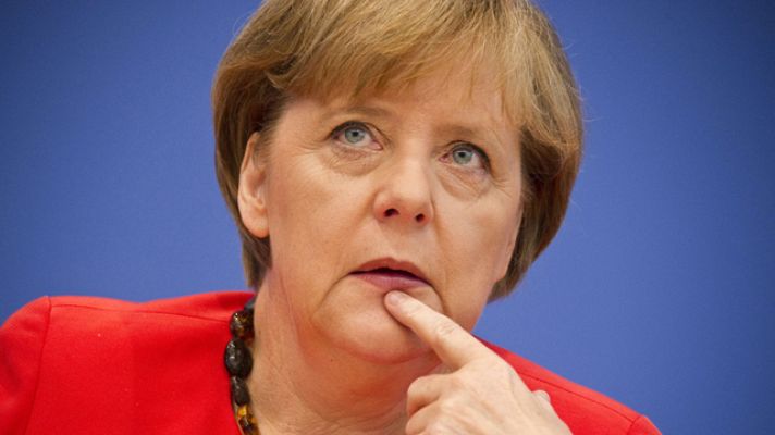 Telediario 1 - Merkel recibe críticas