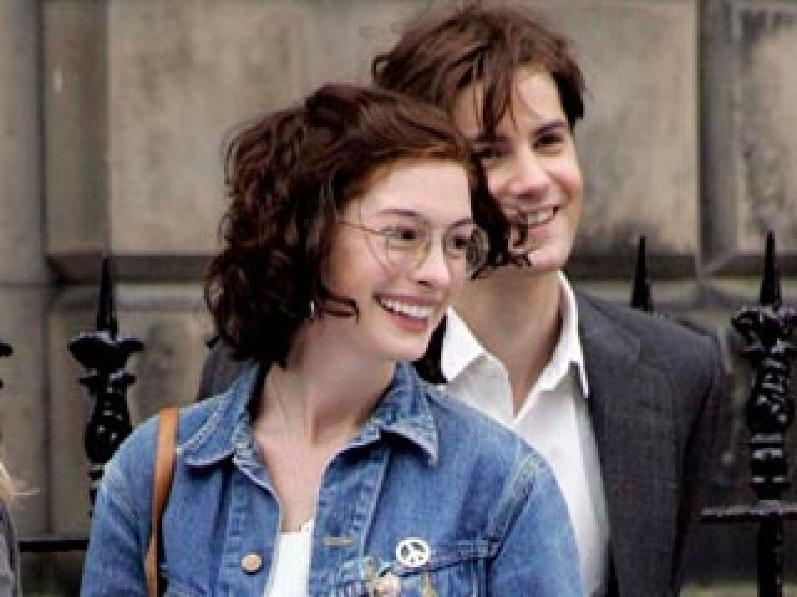 Anne Hathaway en uno de los vídeos promocionales de la película 'One Day'.