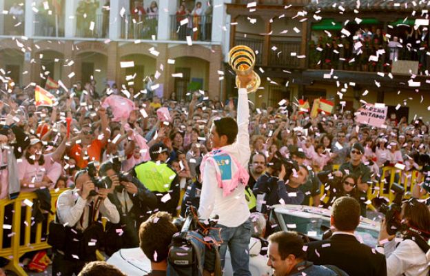 Telediario 1 - Homenaje a Contador de sus paisanos