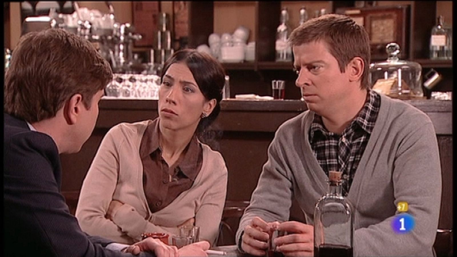 Amar en tiempos revueltos - T6 - Capítulo 256 - Adelina ha tenido un pálpito de que algo puede ir mal y teme que Andrés haya decidido cometer una locura - Ver ahora