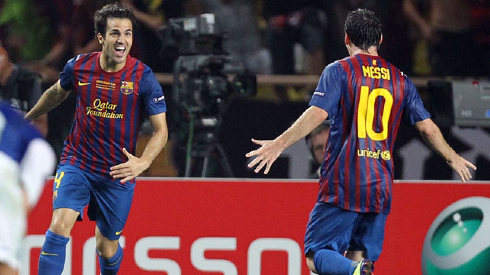 Cesc marca su primer gol oficial como azulgrana | Ver